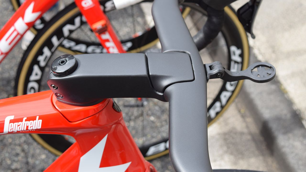 A cover hides the insides of the stem/handlebar internal routing but will improve aerodynamics