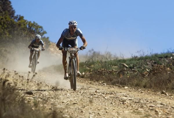 Nico Pfitzenmaier and Rob Sim of Robert Daniel Momsen during stage 3