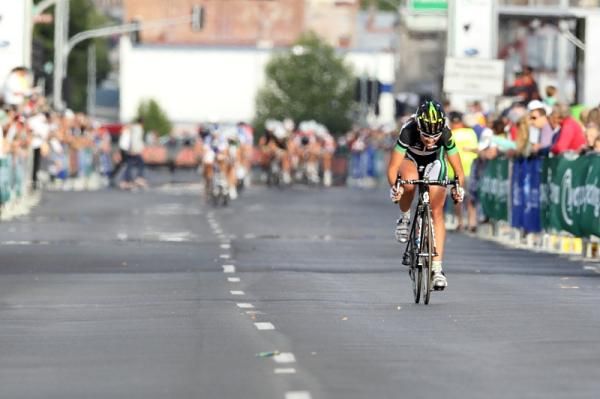 Hanging on for the finish - Alexis Rhodes (GreenEDGE) was visible to the bunch.