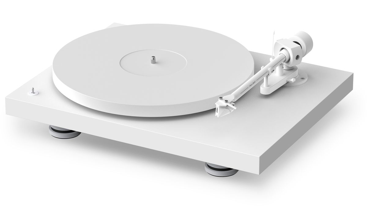 Professional-Ject’s super-stylish white turntable takes me again to days of the basic iPod