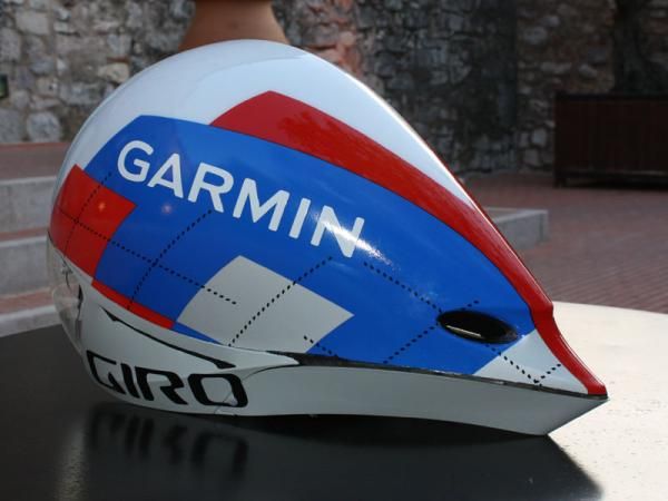 The tapered lower section supposedly performs better than traditional aero helmets when the rider's head is down, and especially so at greater yaw angles.