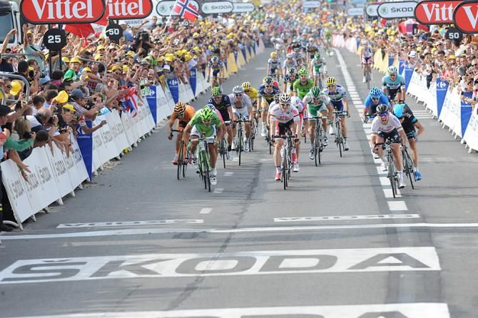 The sprint barrels into Marseille