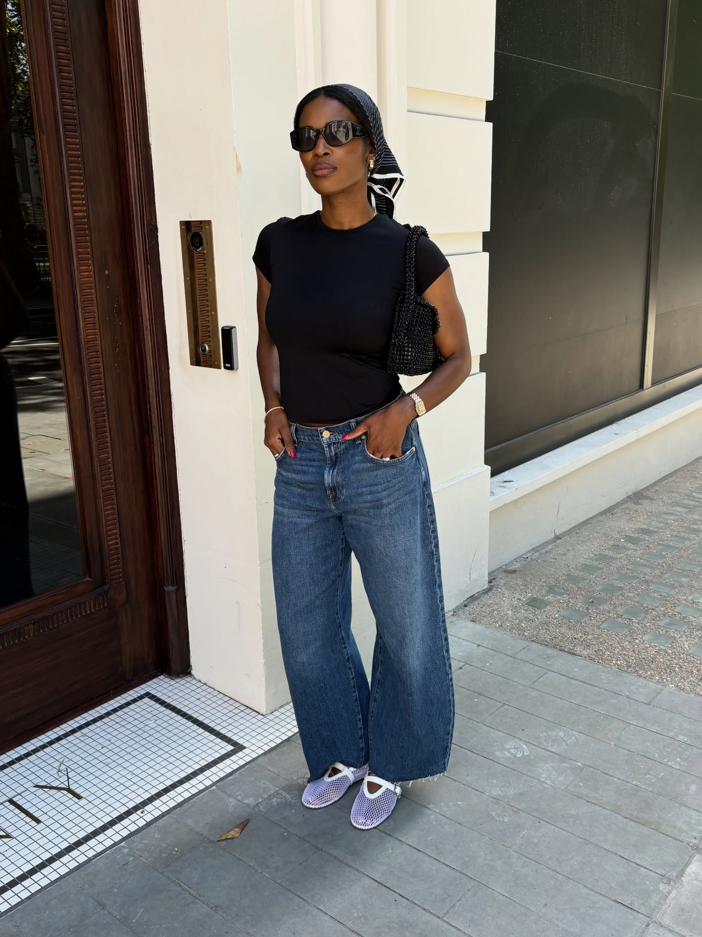 Woman wearing barrel leg jeans.