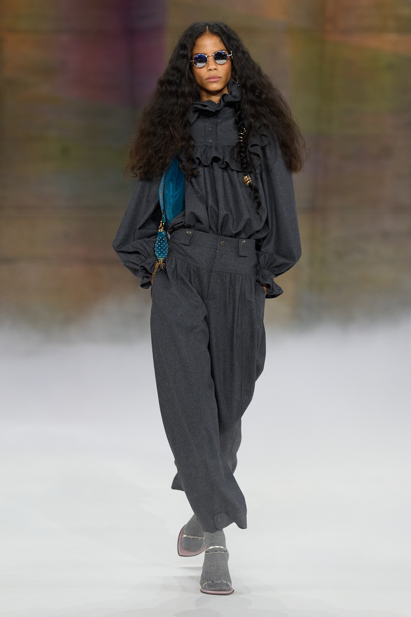A Chlo&eacute; model walks the fall/winter 2026 runway at Paris Fashion Week.