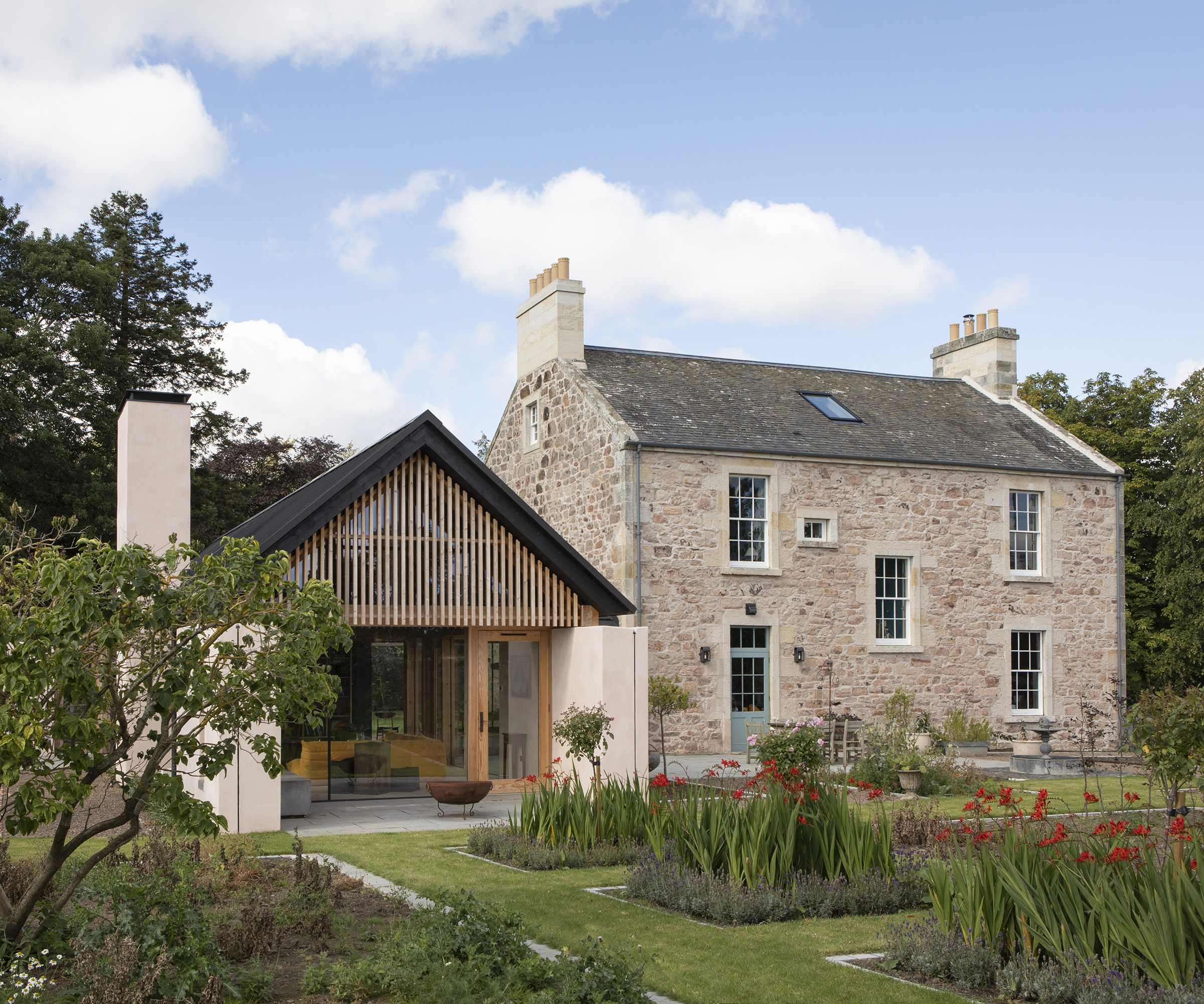 A contemporary side extension on a B listed Georgian manor