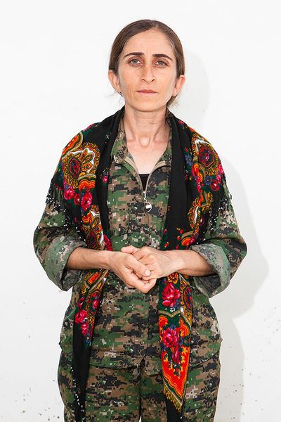 Sleeve, Human body, Textile, Pattern, Jewellery, Visual arts, Wrap, Portrait, Fashion design, Day dress,