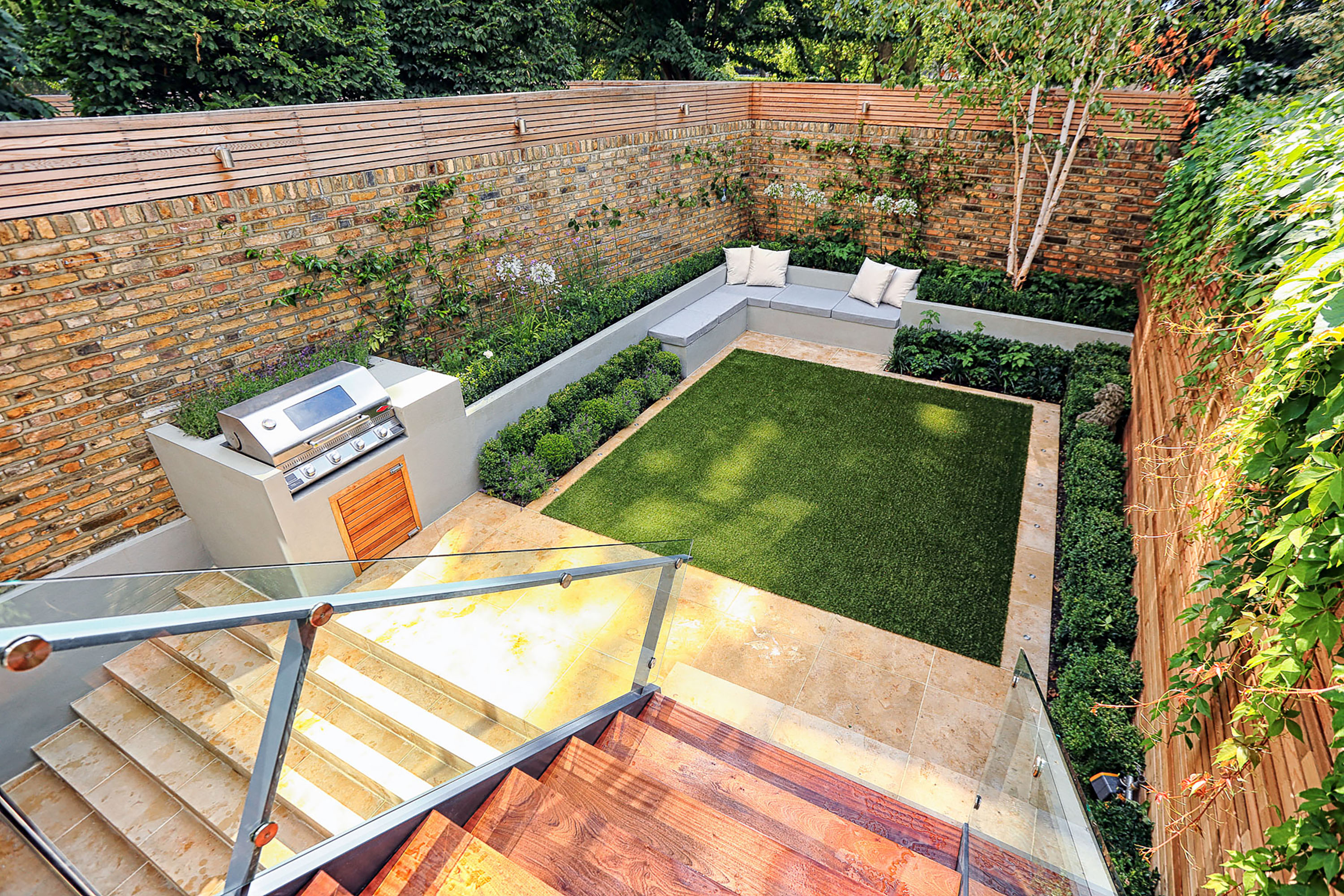 small garden layout ideas: urban plot designed by Harrington Porter