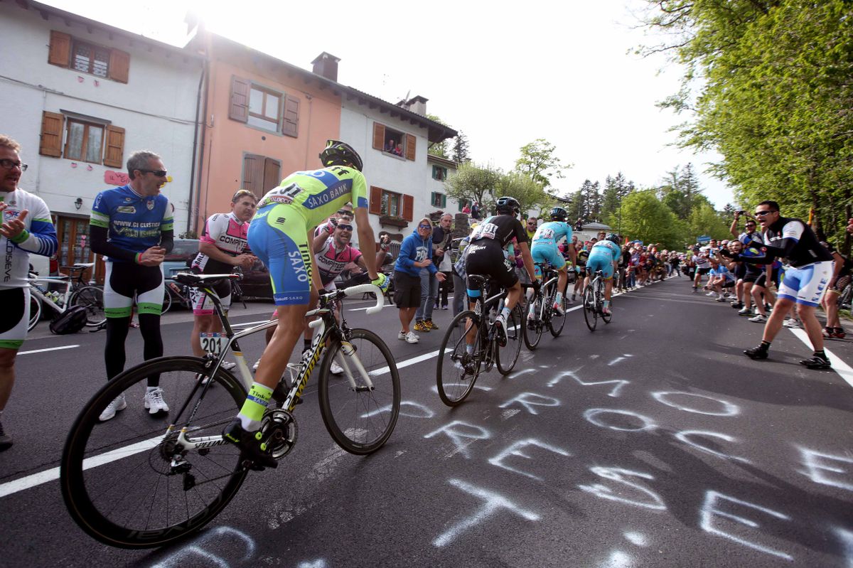 Astana leads Aru, Porte and Contador on the final climb