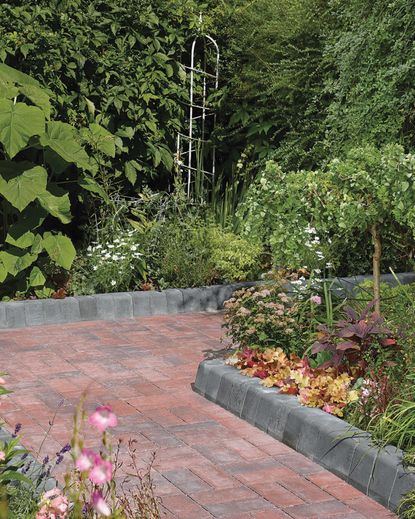 Garden edging ideas: 18 stylish borders | Gardeningetc