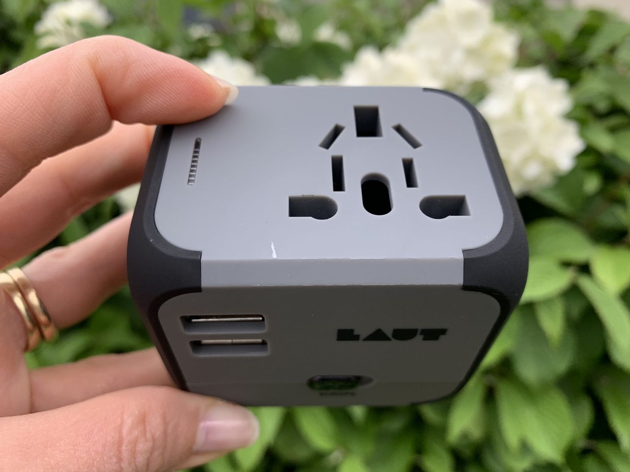 LAUT Travel Adapter