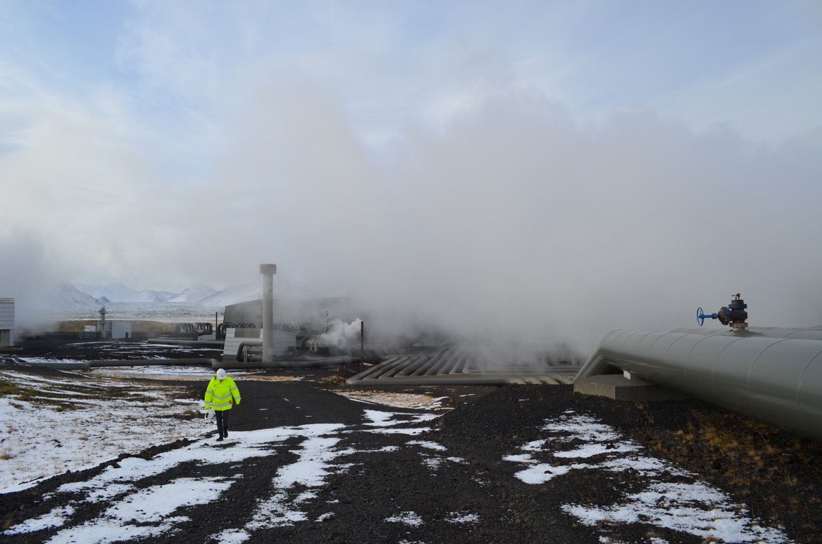 Researchers have captured carbon dioxide from Iceland&#039;s Hellisheidi geothermal power plant and turned it into a solid.