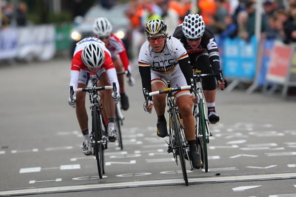 After the solo victory of Annemiek Van Vleuten (Nederland Bloeit), Ina Yoko Teutenberg (HTC - Columbia Women) sprinted to second place ahead of Kirsten Wild (Cervelo Test Team) and Marianne Vos (Nederland Bloeit), fourth. Emma Johansson (Redsun Cycling Team) was fifth.