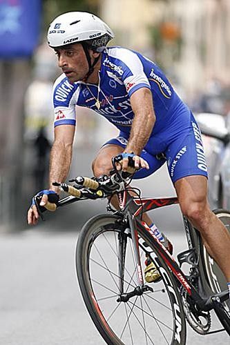 Paolo Bettini (Quick.Step) cruises home
