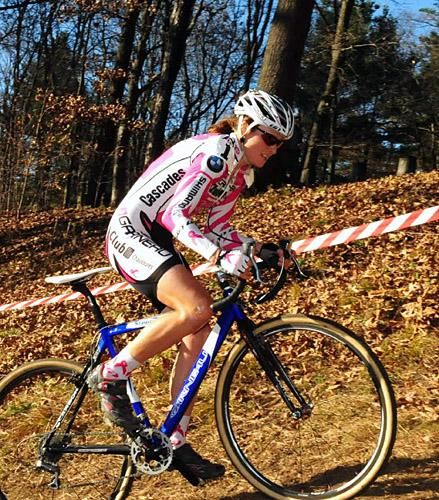 Natasha Elliot (Garneau Club Chaussure Ogilvy) on the steep hill behind McConneloug.
