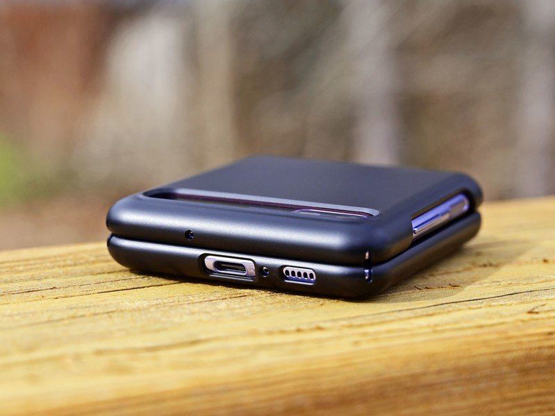 Spigen Galaxy Z Flip Ports