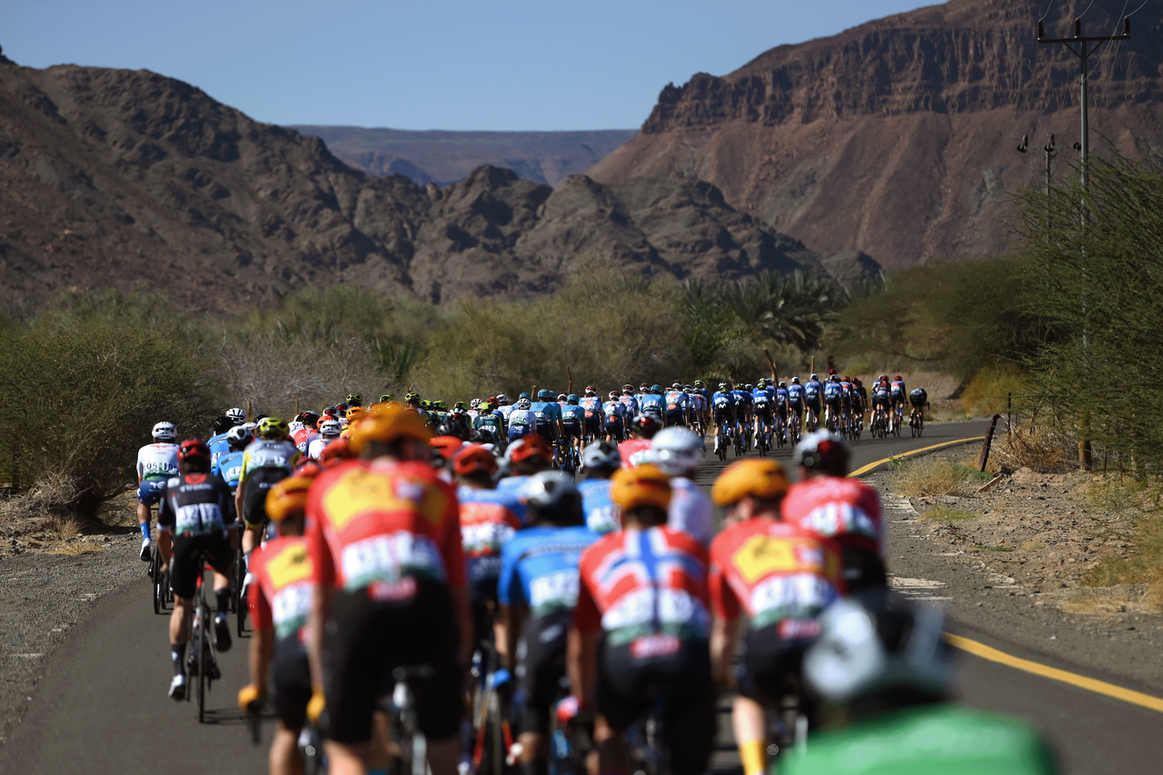 The peloton navigate the scenic Saudi Arabian roads