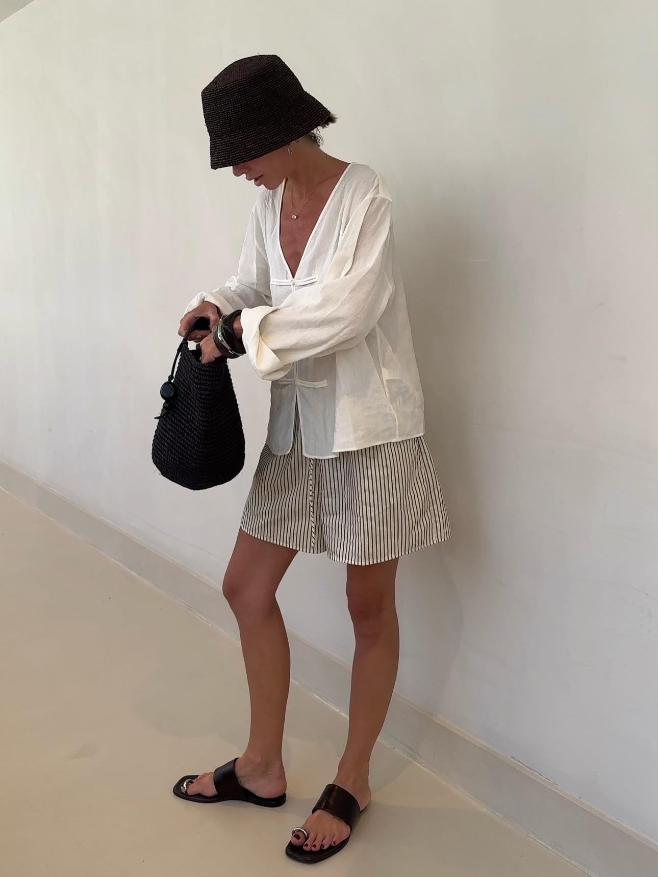 Woman wearing summer bucket hat outfit.
