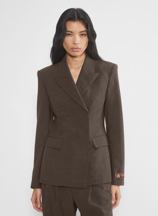 Aritzia, Jaket Intelijen Babaton