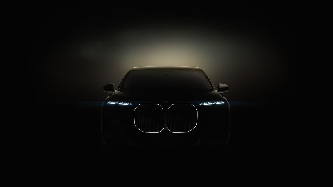 BMW i7 EV teaser shows the big grill is back | T3