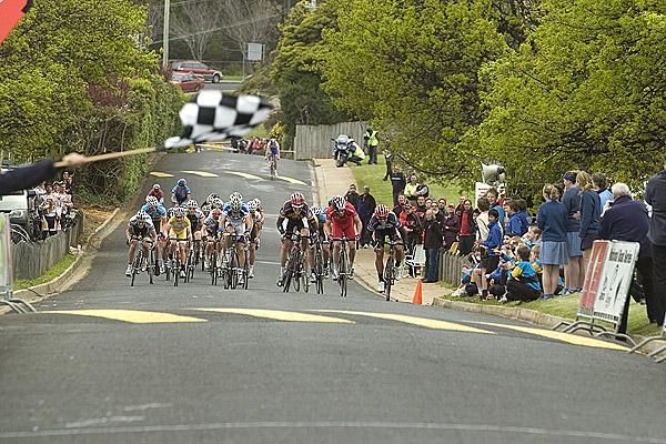 The charge is on as the bunch sprint up-hill to the line in Burnie.