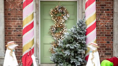 red outdoor christmas decor