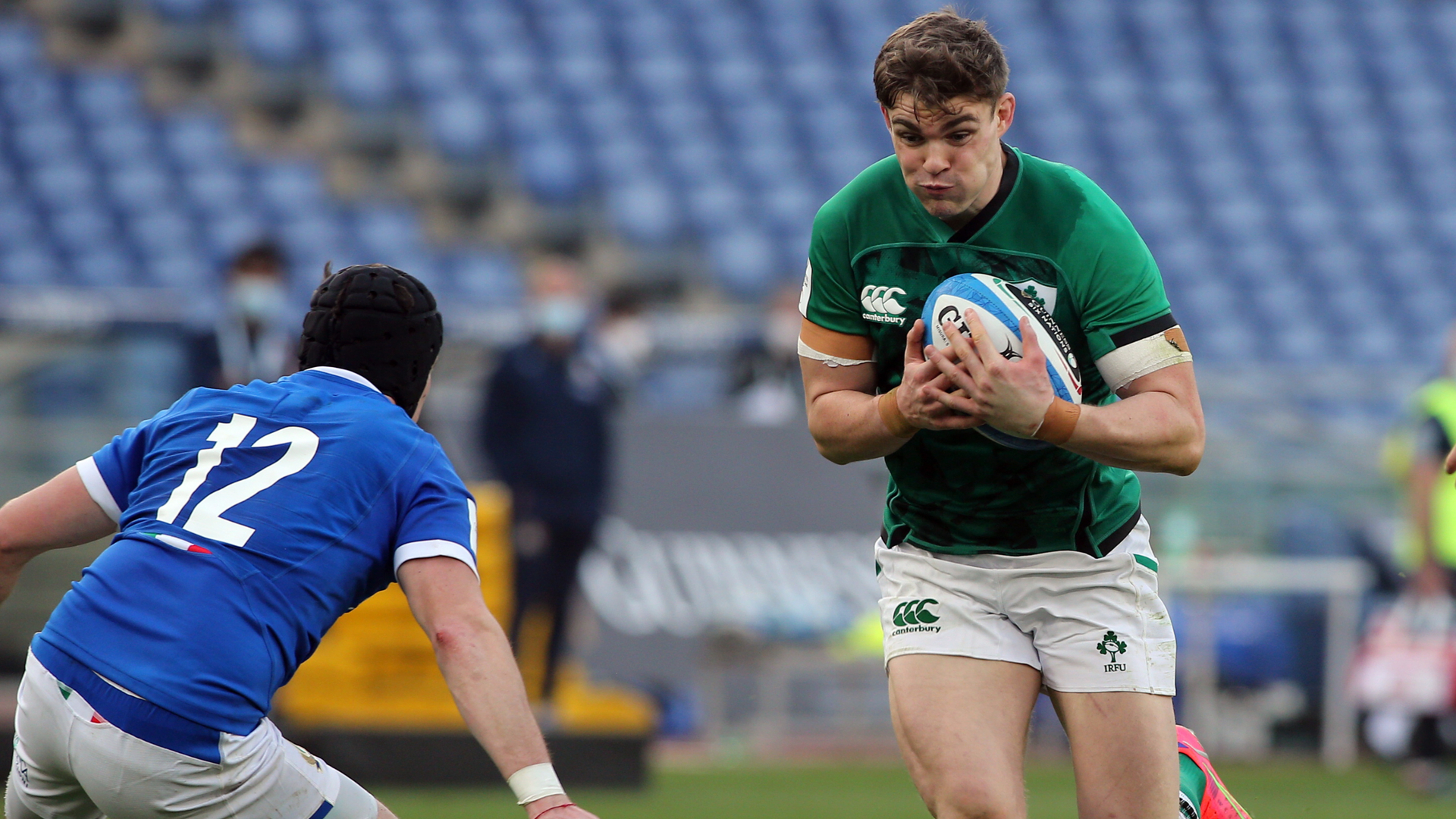 Ireland and Italy playing in a Six Nations rugby match