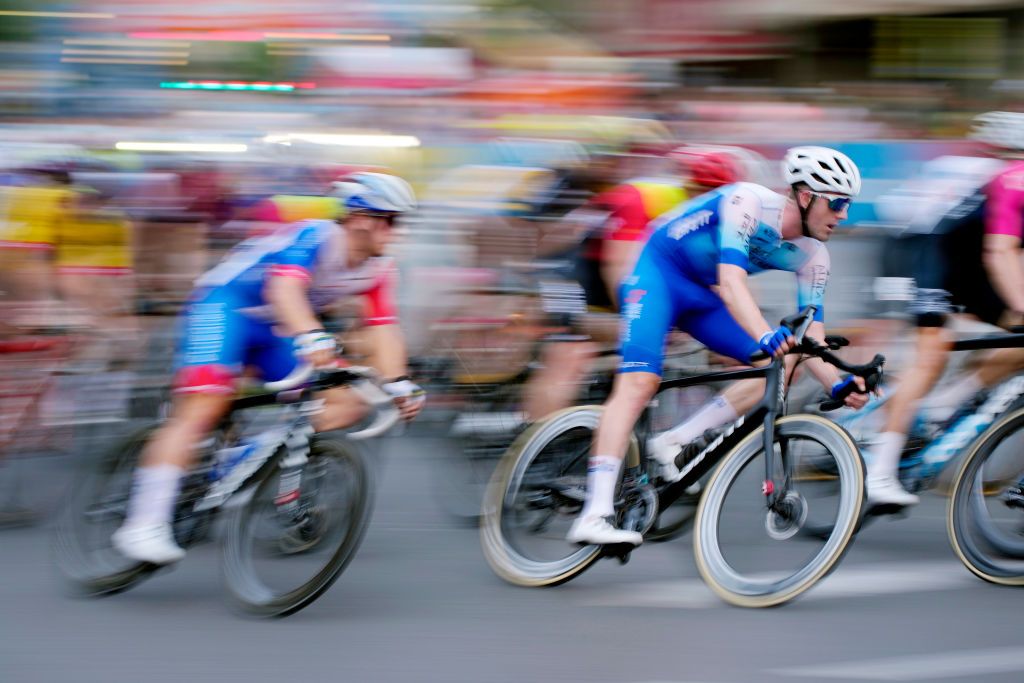 The speed was high at the Santos Festival of Cycling criterium