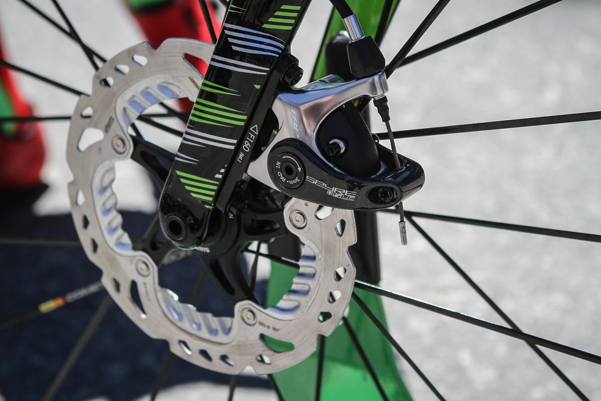 The disc brakes on the Super Slice are cable operated