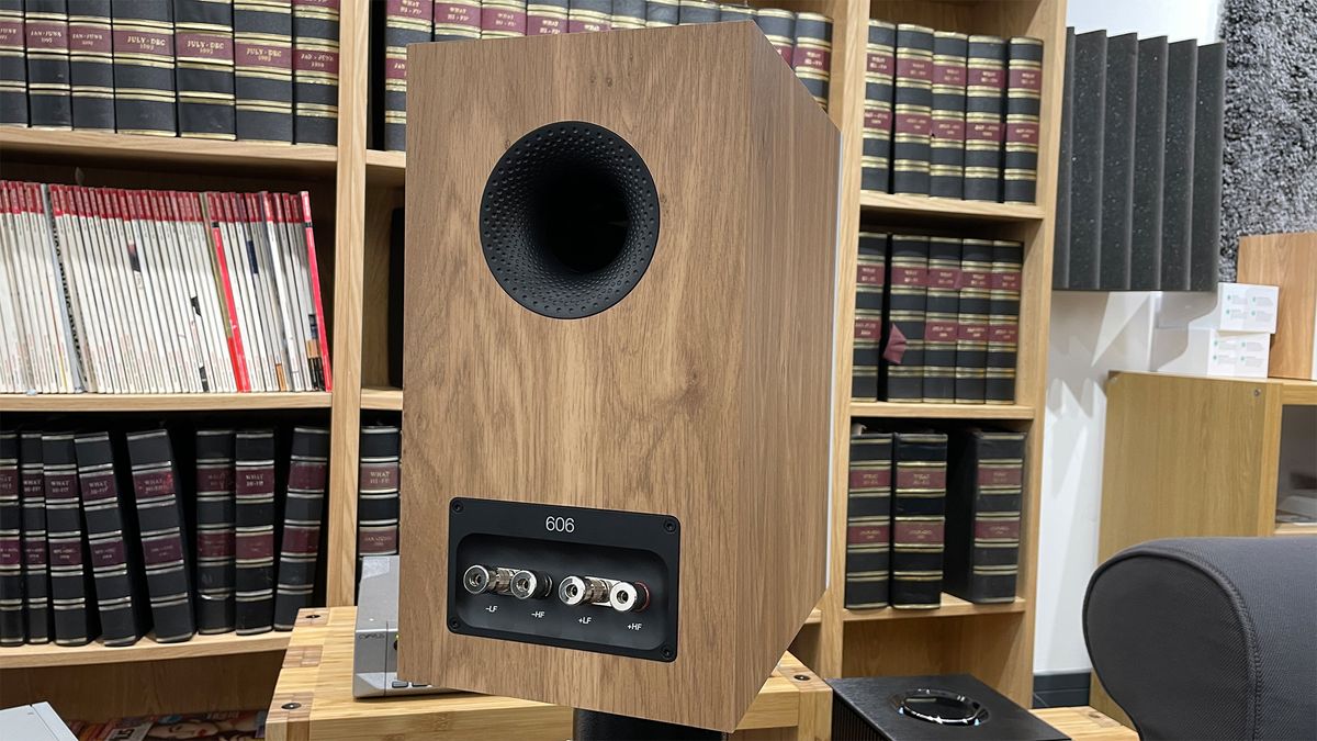Standmount speakers: Bowers &amp; Wilkins 606 S3