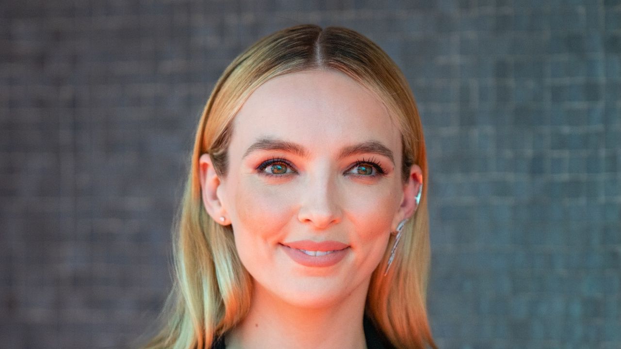 Jodie Comer admits she&#039;s &#039;scared&#039; in Bafta acceptance speech