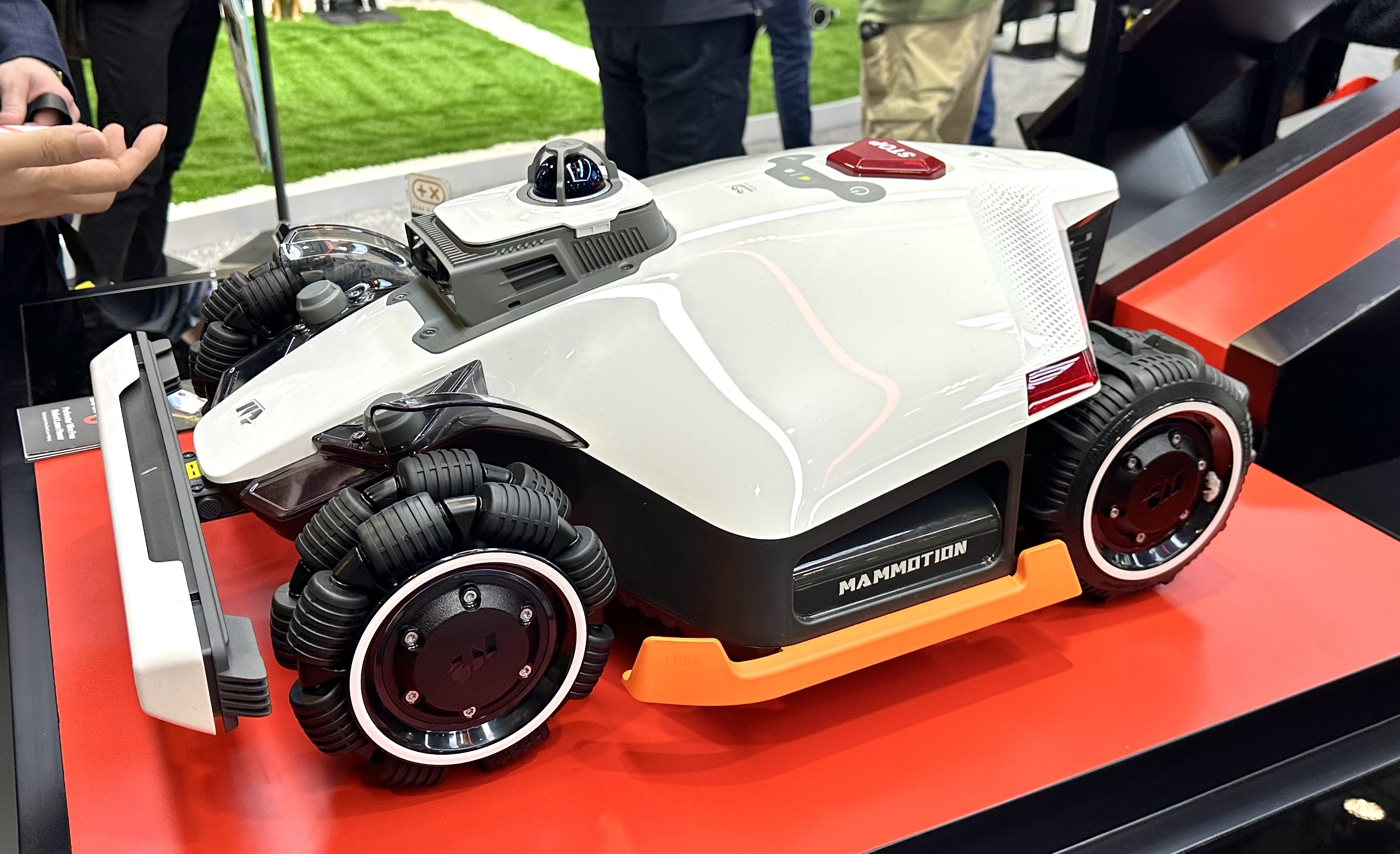 Mammotion LUBA 3 AWD