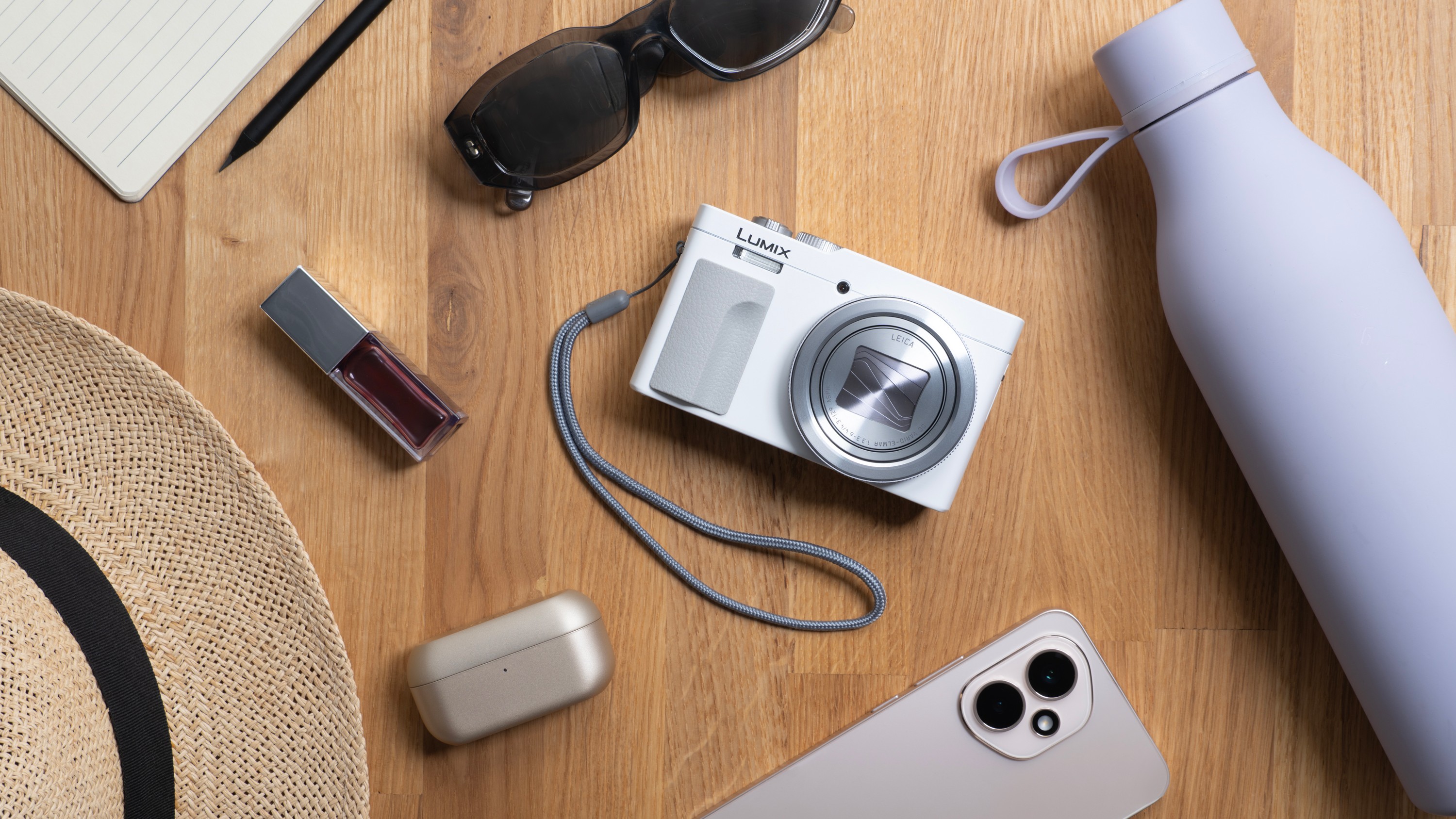 Lumix TZ99 in white