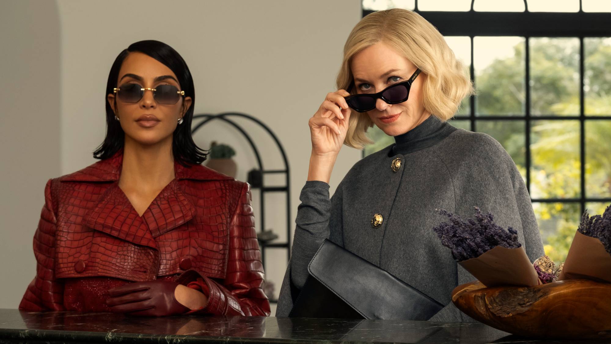 (L-R) KIM KARDASHIAN and NAOMI WATTS in &amp;quot;All&#039;s Fair&amp;quot;