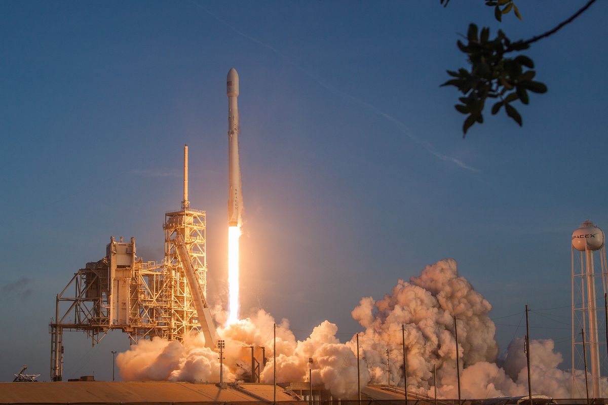 Wow! See Epic Views of SpaceX's 1st Spysat Launch and Rocket Landing | Space1200 x 799