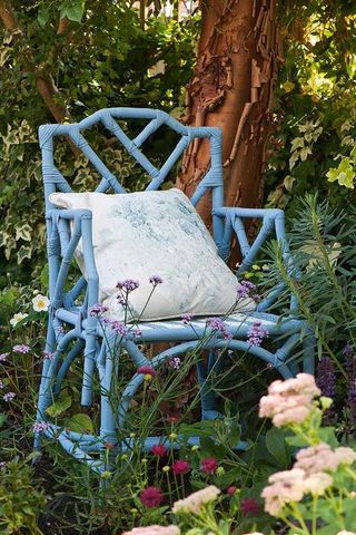 using colour in the garden with annie sloan chalk paint