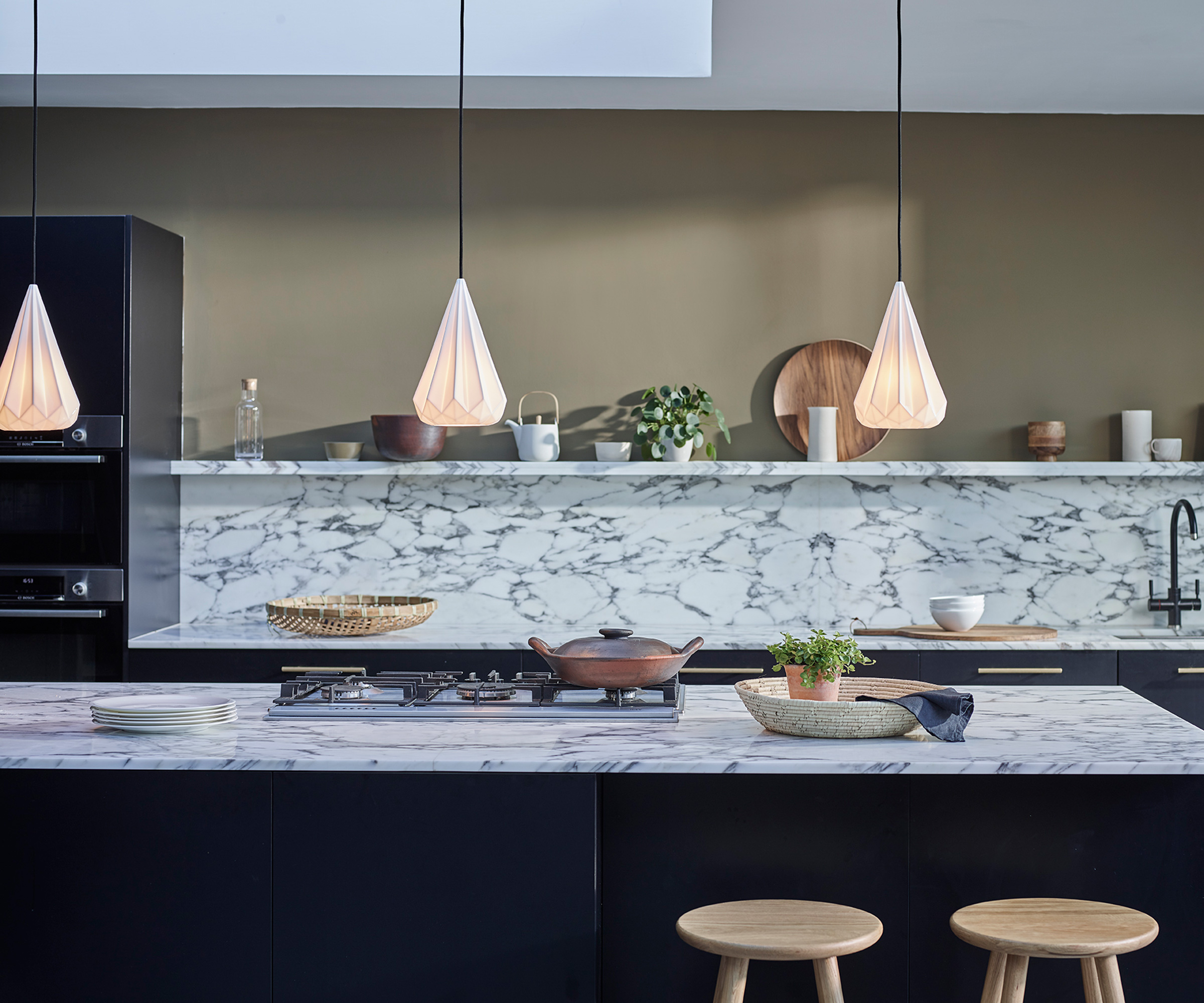 kitchen island with low pendant lighting