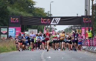 Runners set off from the Red start at Blackheat for the London Marathon 2022