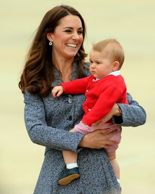 Kate Middleton holding a baby Prince George in 2014