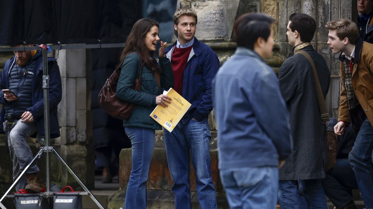 Meg Bellamy as Kate Middleton and Ed McVey as Prince William in The Crown season 6