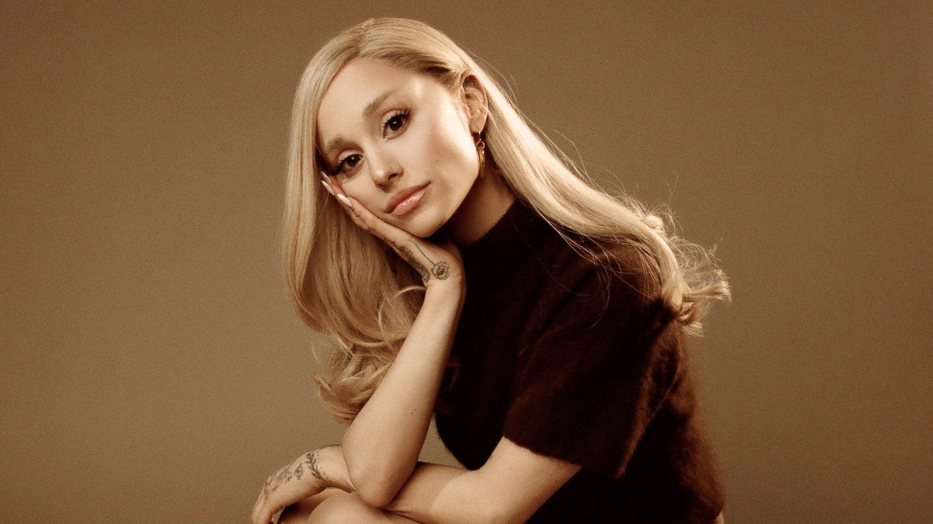 A photo of Ariana Grande.