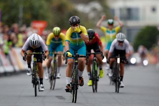 Chloe Hosking wins Commonwealth Games road race