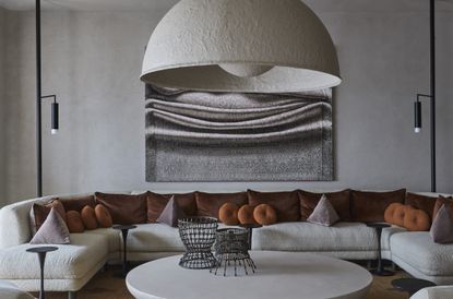 A curved sofa in off-white 