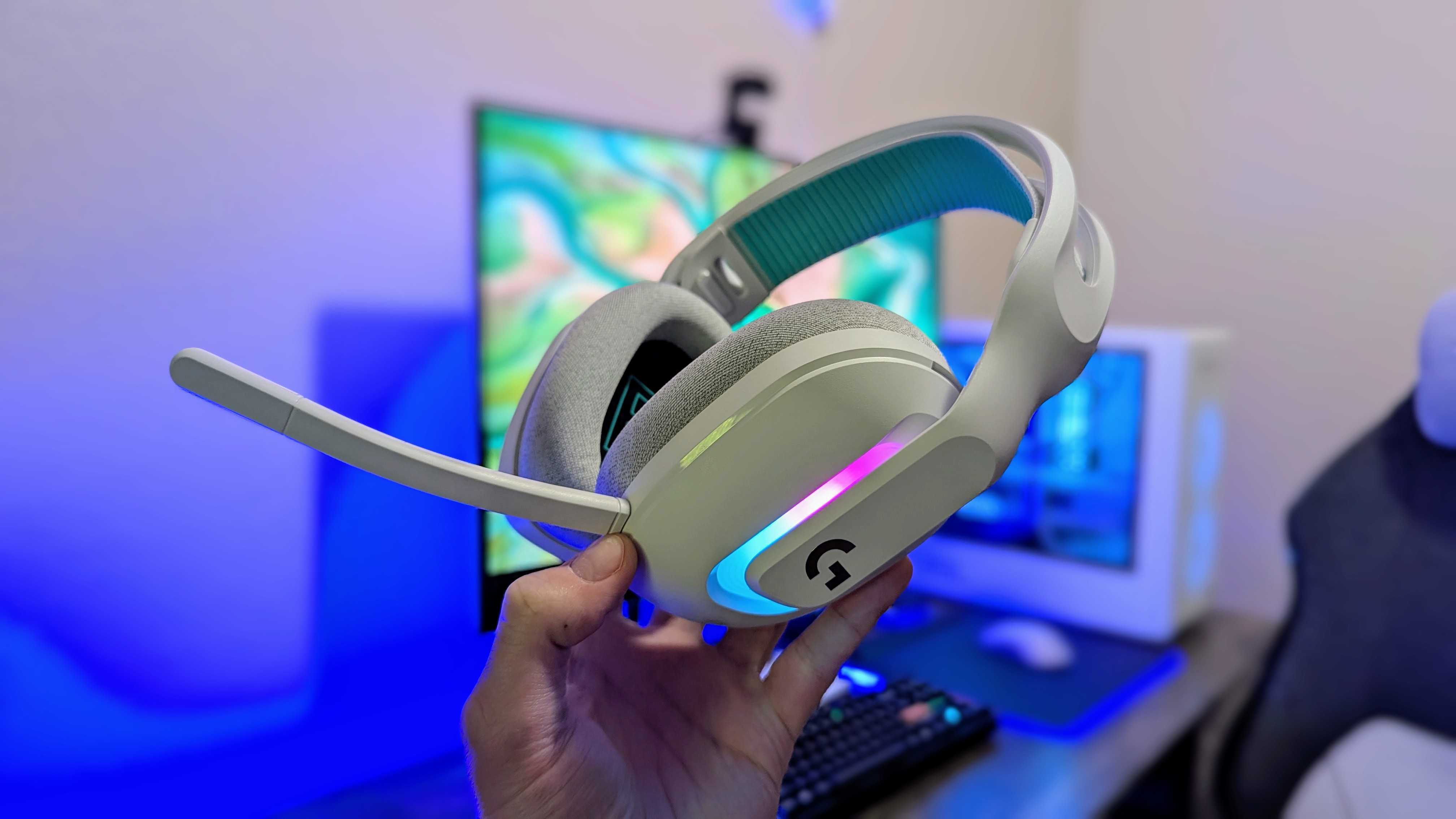 Image of the Logitech G522 LIGHTSPEED wireless gaming headset.
