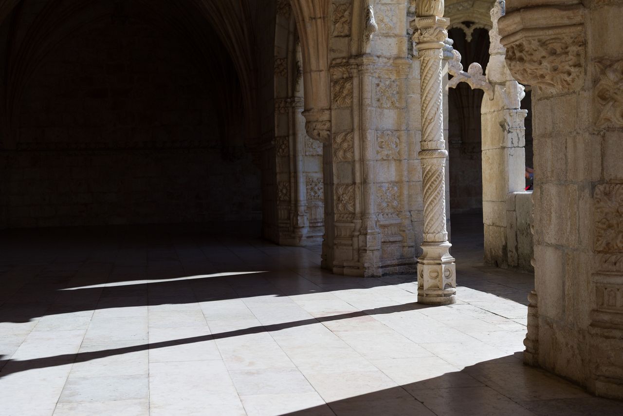 Sigma FP2 sample gallery: the ornate detailing of an ancient building in Lisbon, Portugal