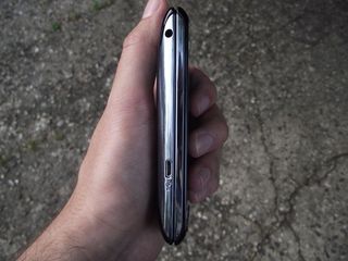 Xperia Play thickness