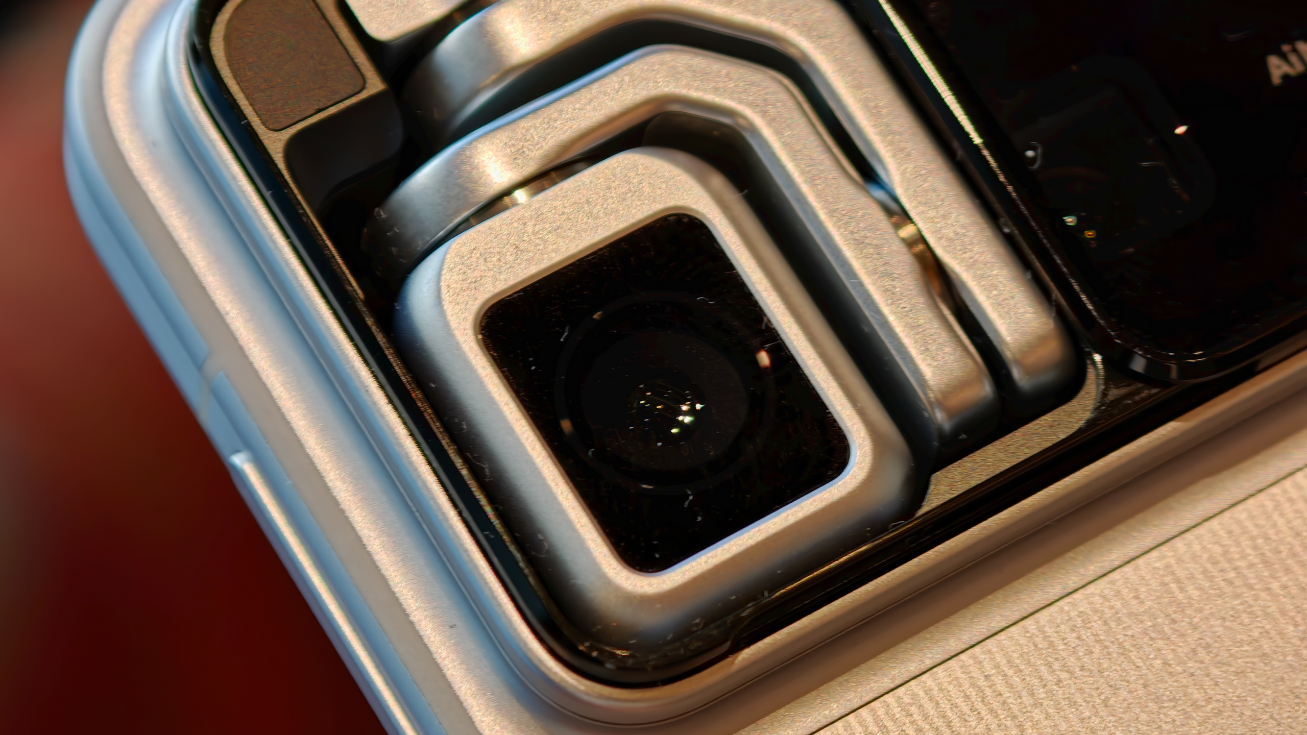 Hands on with the Honor Robot Phone with a 4DoF motorized retractable gimbal