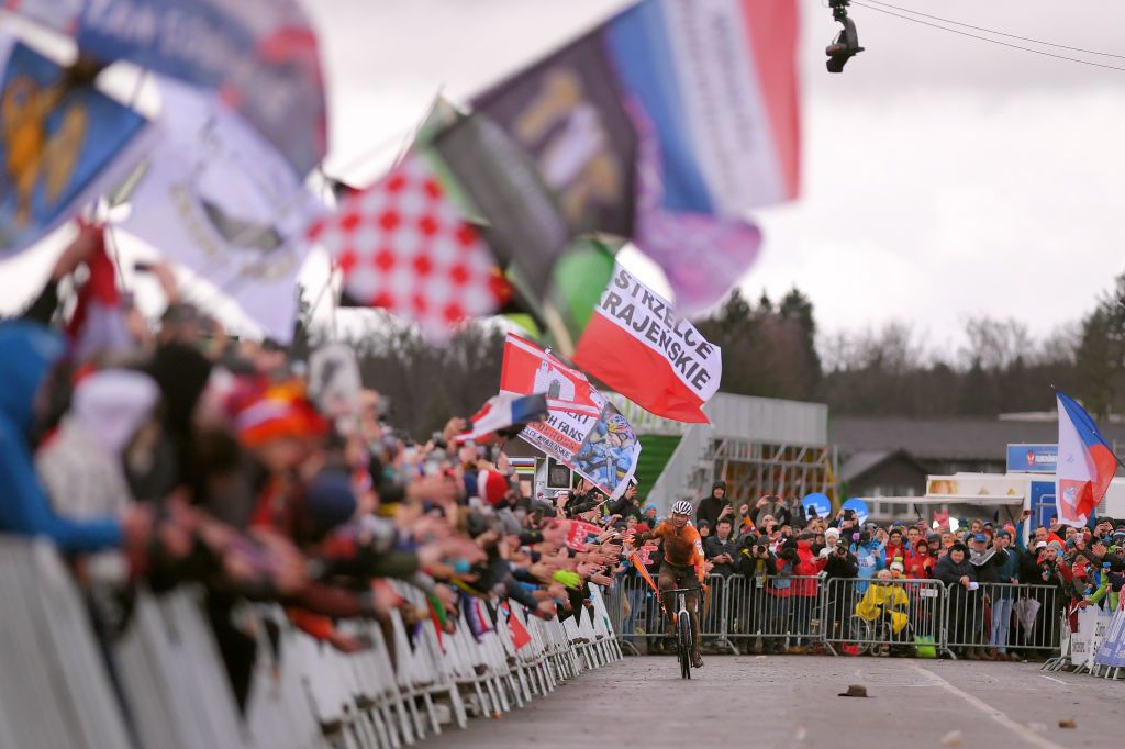 Van der Poel has time to greet the fans in the home straight