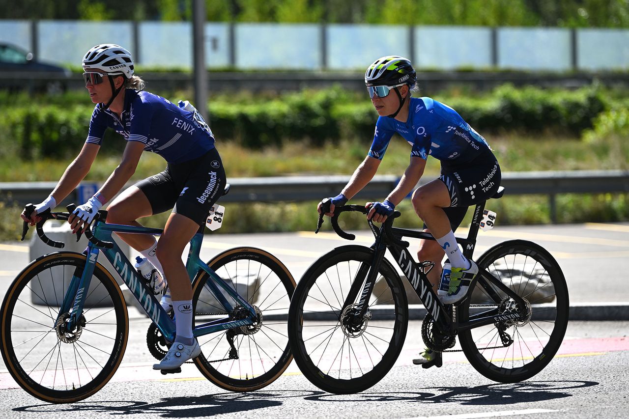 Pauliena Rooijakkers and Mareille Meijering compete on stage 2 of the Tour de Romandie