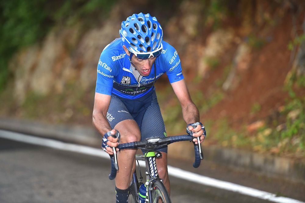 Be&ntilde;at Intxausti (Movistar) puts in a late-race attack for KOM points.