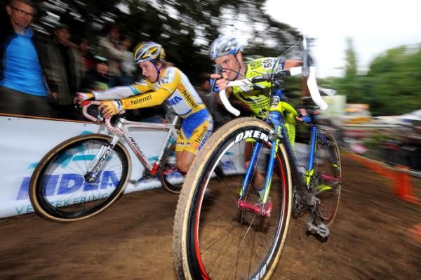 Kevin Cant and Arnaud Grand on the run-up.
